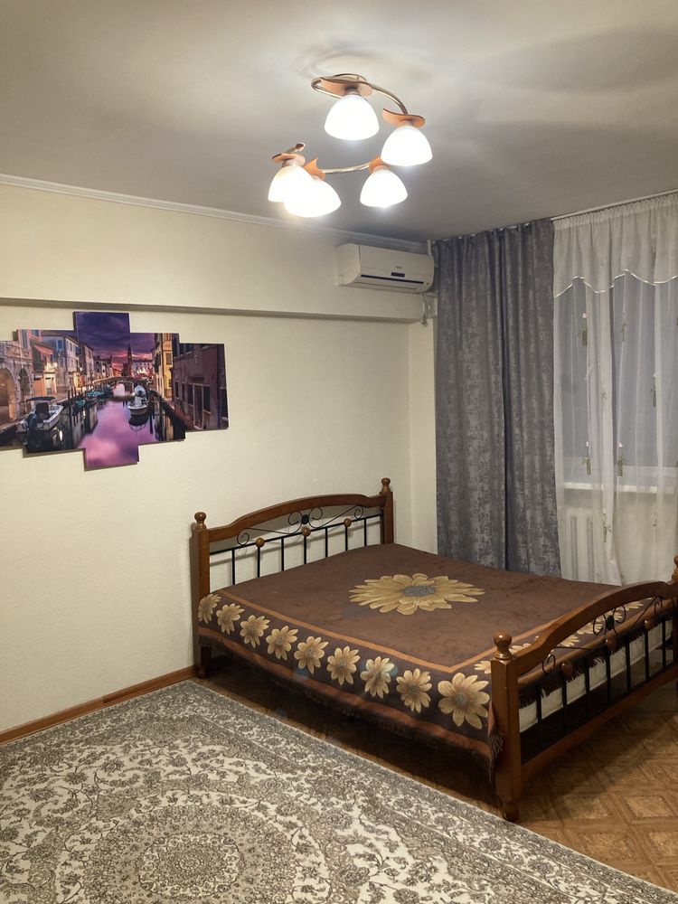 Кровать двуспалка, диван б/у