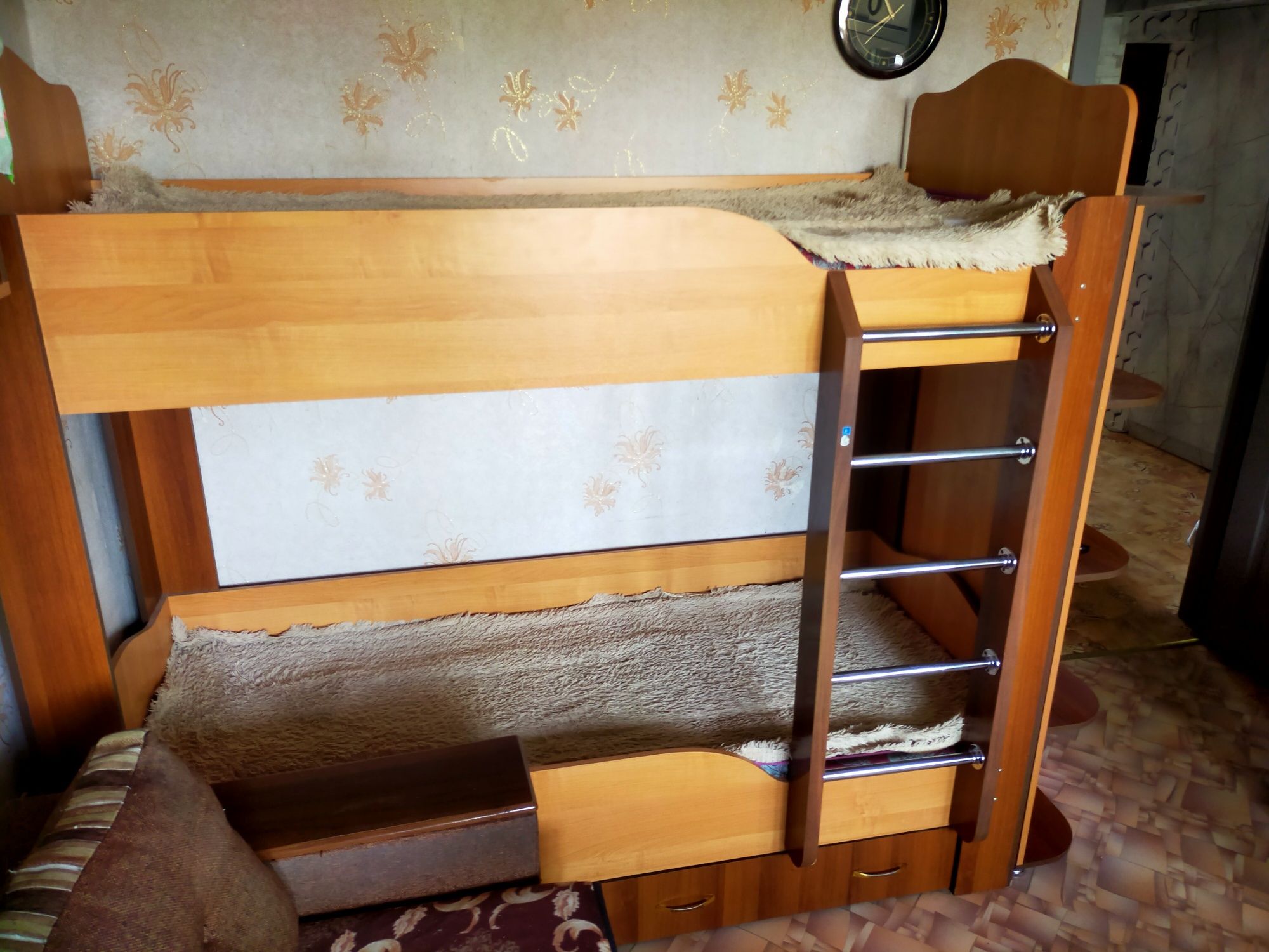 Двухъярусная кровать.