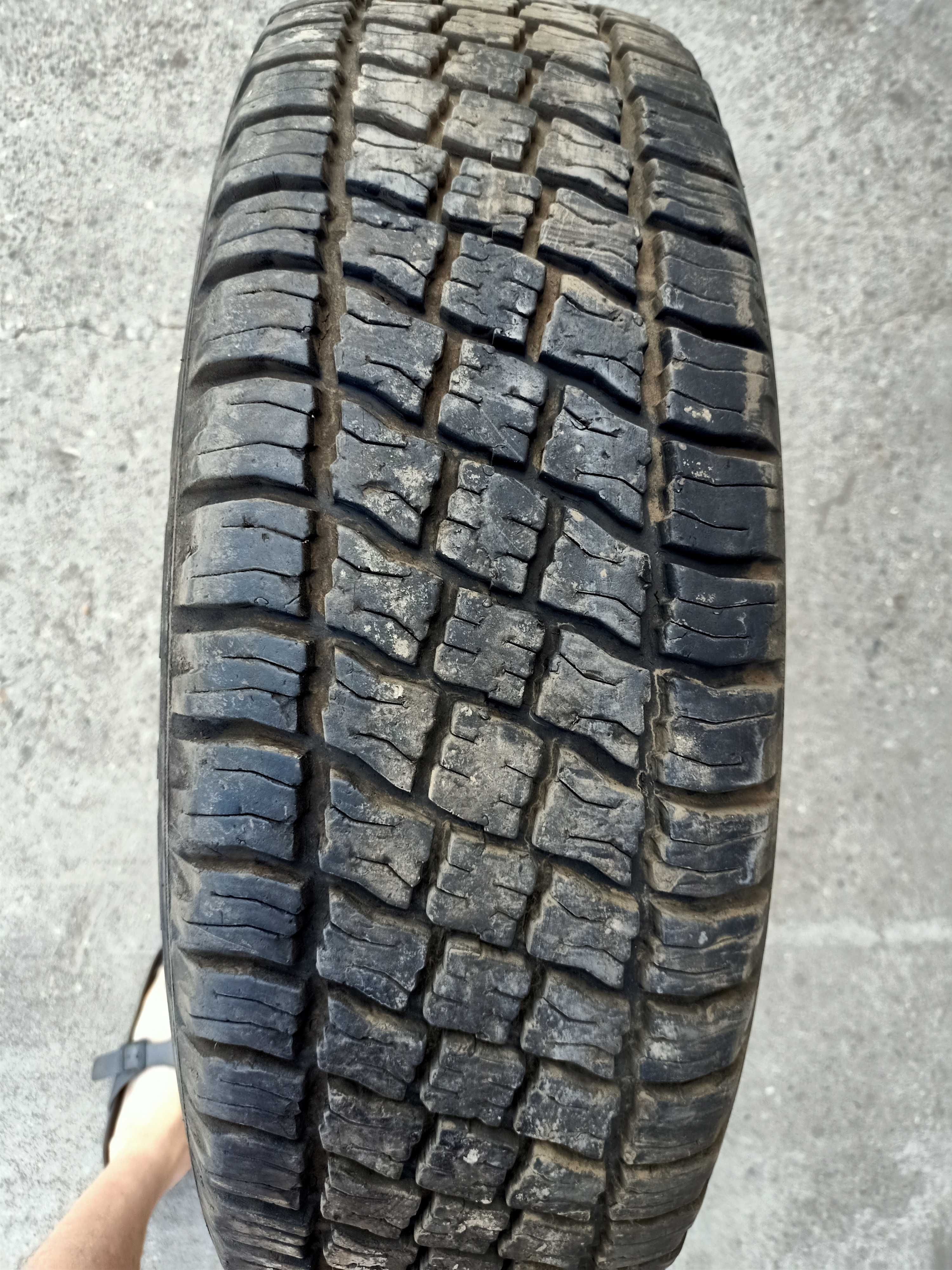 Продам бу шину размер 225*75*R16