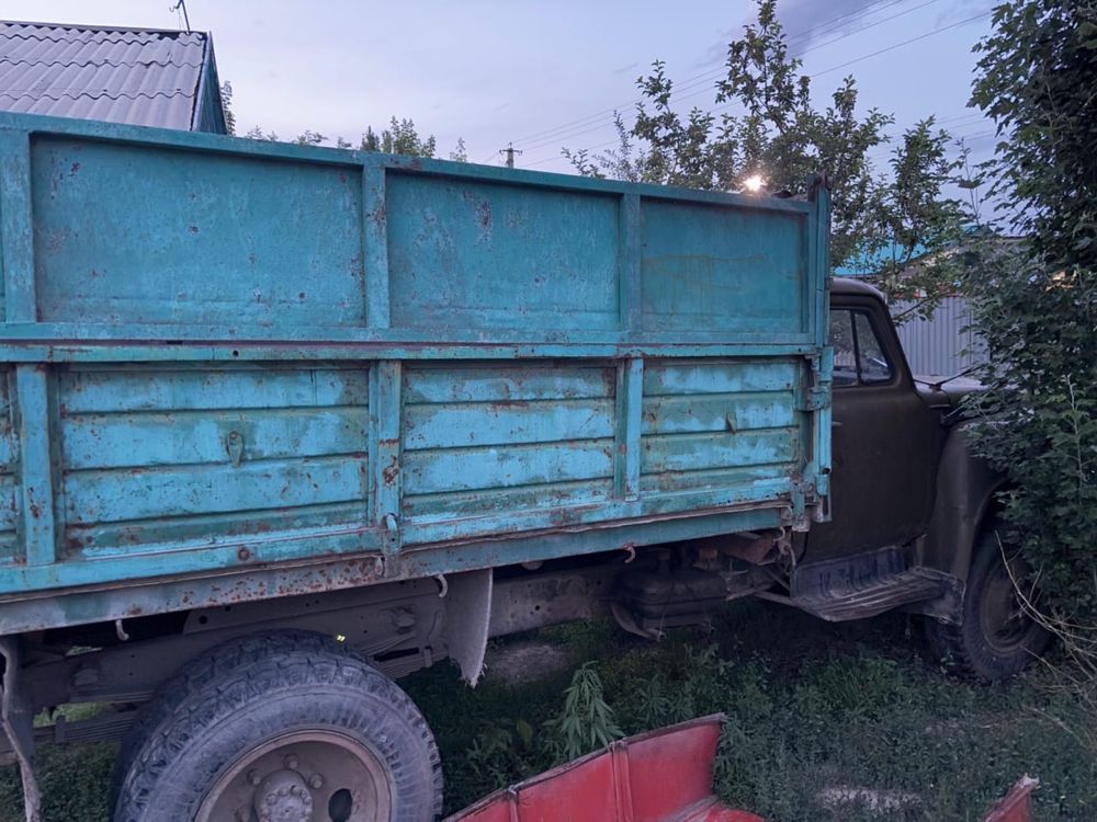Самосвал в хорошем состаяние