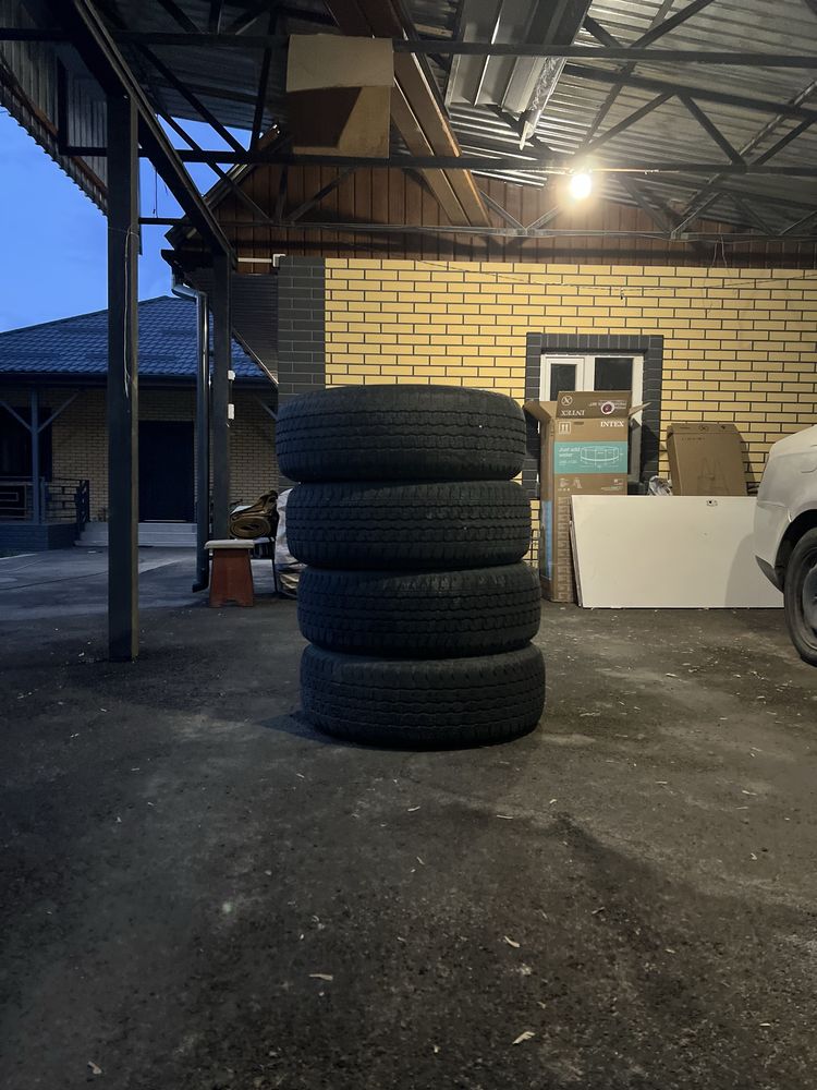 летние шины 265/65R17 в хорошем состоянии