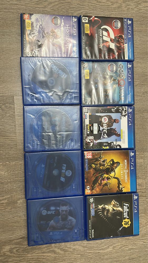 Продам Ps4  на 1 Т, в комплекте отдам 10 дисков ,2 джостика с зарядкой