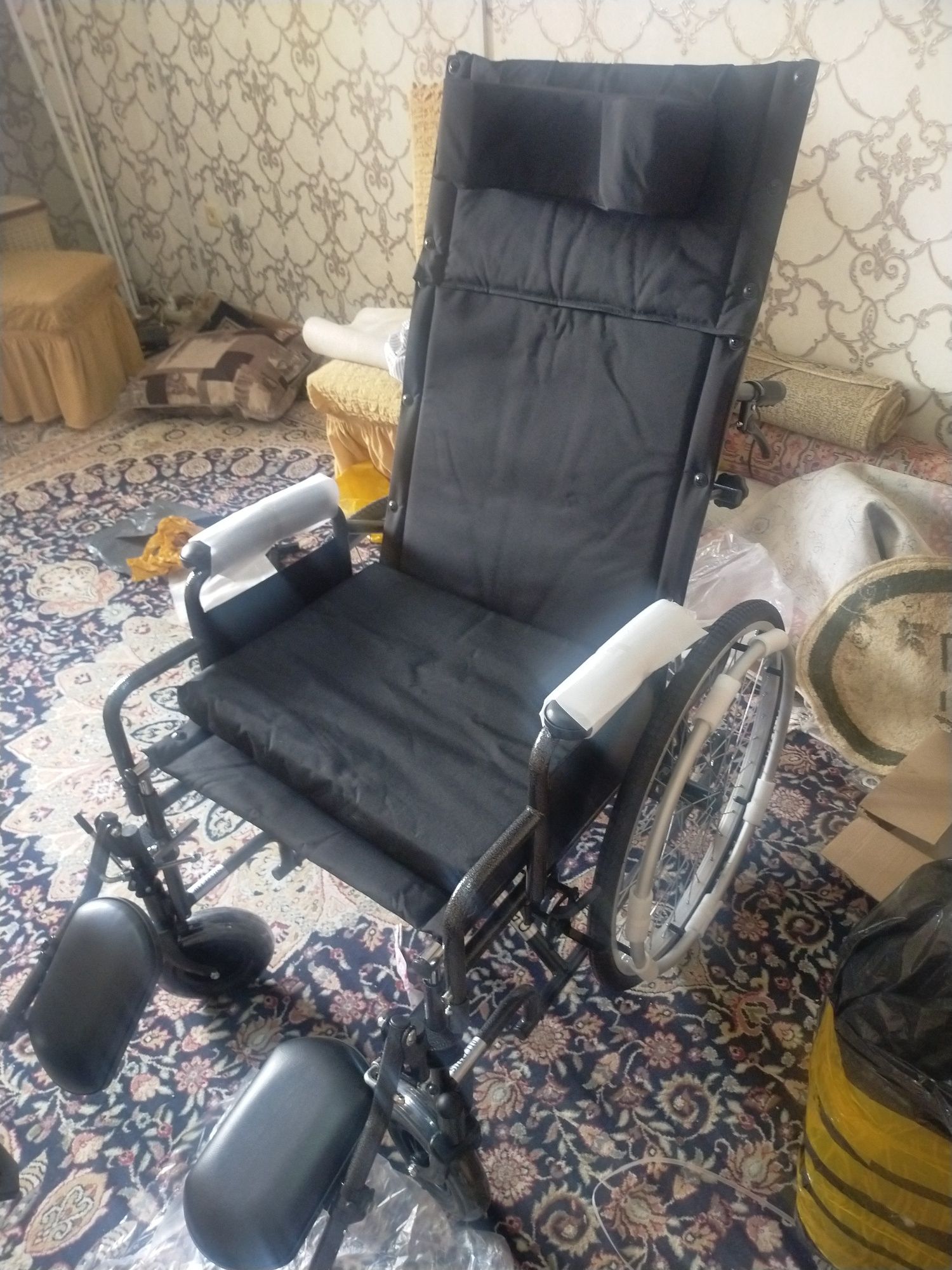 Продам инвалидную коляску