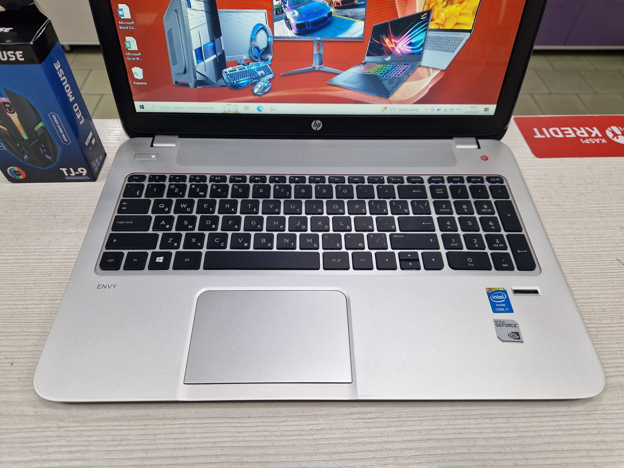 HP Envy 15 (Core i7-4 gen, GeForce GT 740M 2 gb, 512 Gb SSD)