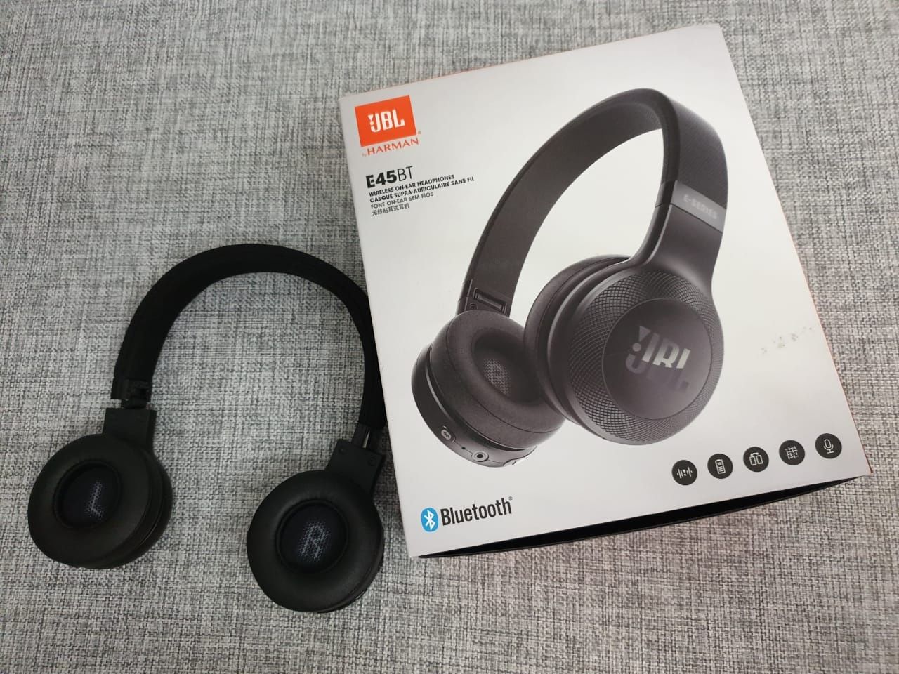 Продам наушники JBL