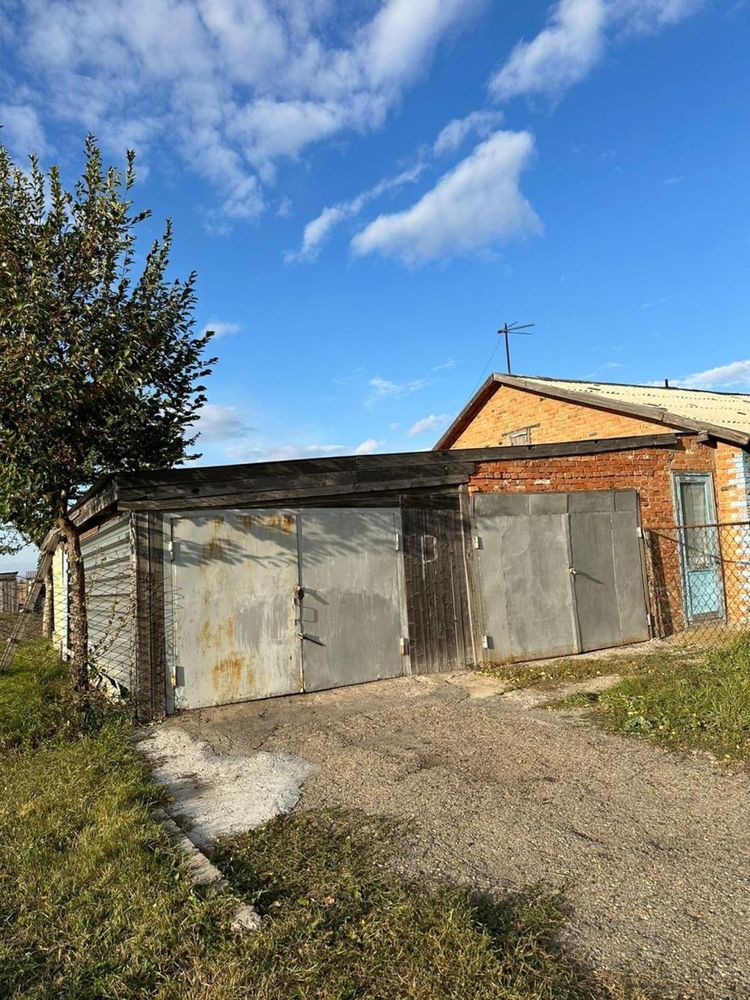 Продам дом в с Макеевка с гаржем, баней и участком
