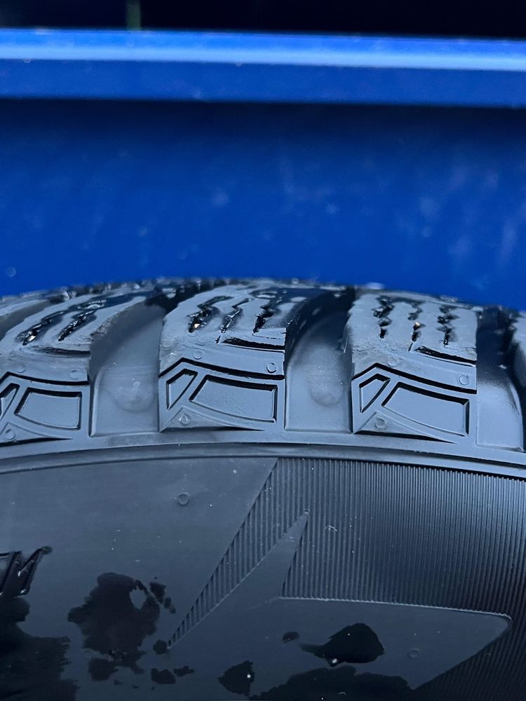 Продам шины Pirelli Scorpion ice zero2 235/55 R19  липучка