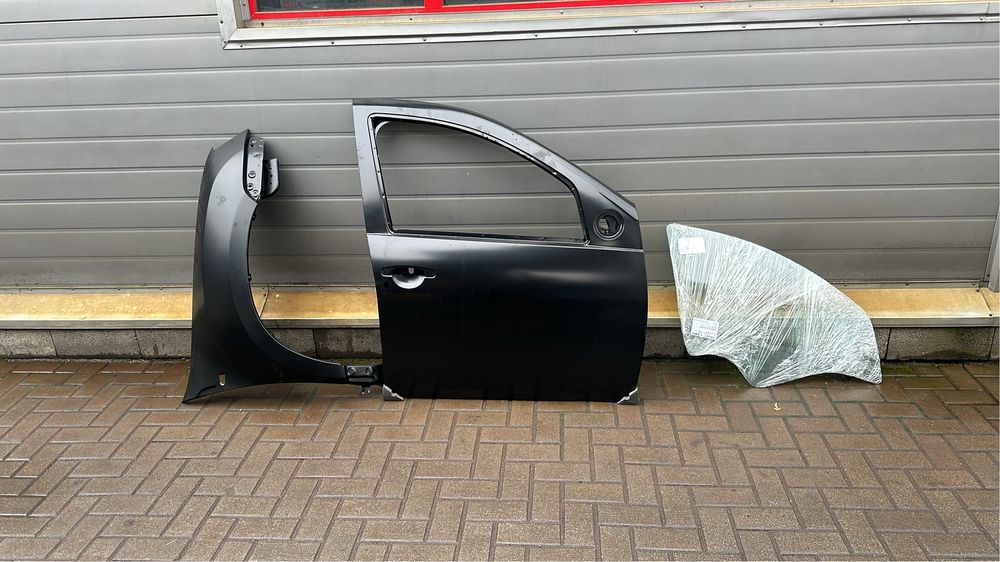 Двери передние задние Renault Duster Logan Sandero Terrano Almera