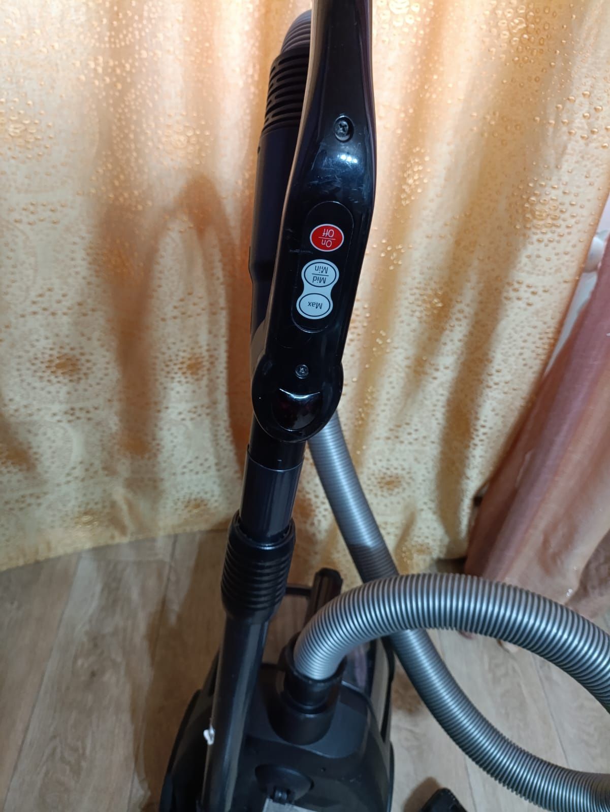 Продам пылесос Samsung SC18M31C0HG — идеальное состояние!