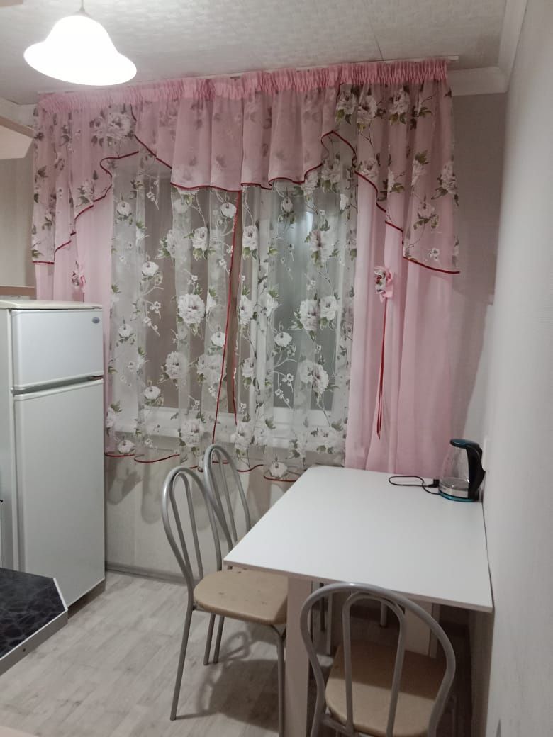 Сдам 2 комнатную уютную квартиру с горячей водой!посуточно