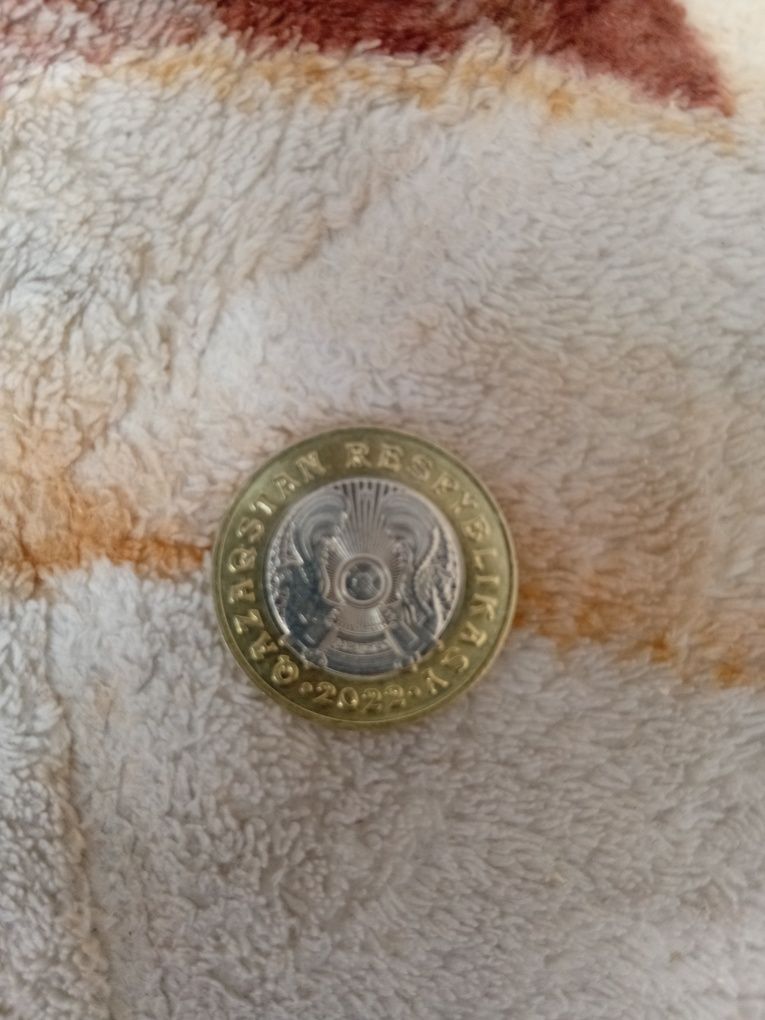 Продам монету 100 тенге