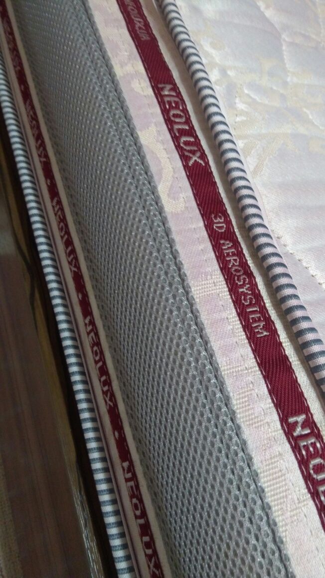 Продам двухспальную кровать и туалетный столик + зеркало