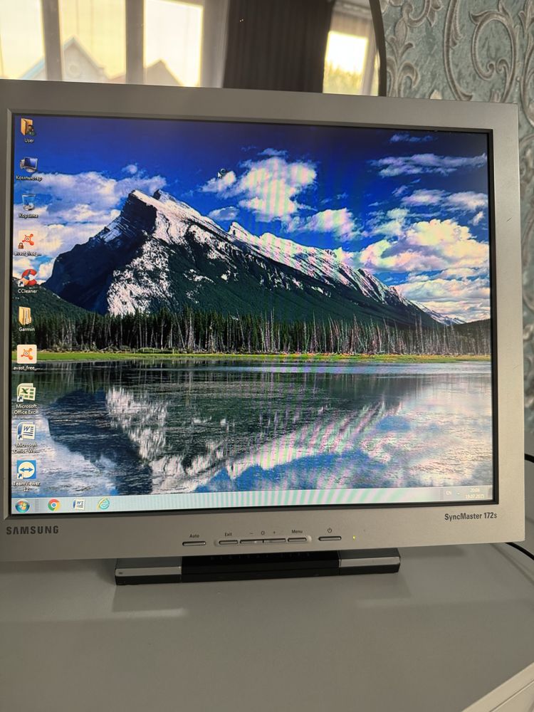 Монитор Samsung SyncMaster 172S — 17″, с кабелями, рабочий