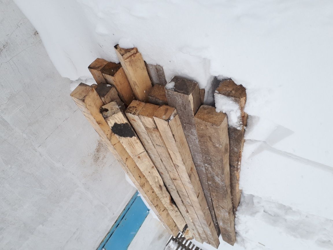 Продаю поддоны 1500 тенге 1 шт.и бруски 3х метровые