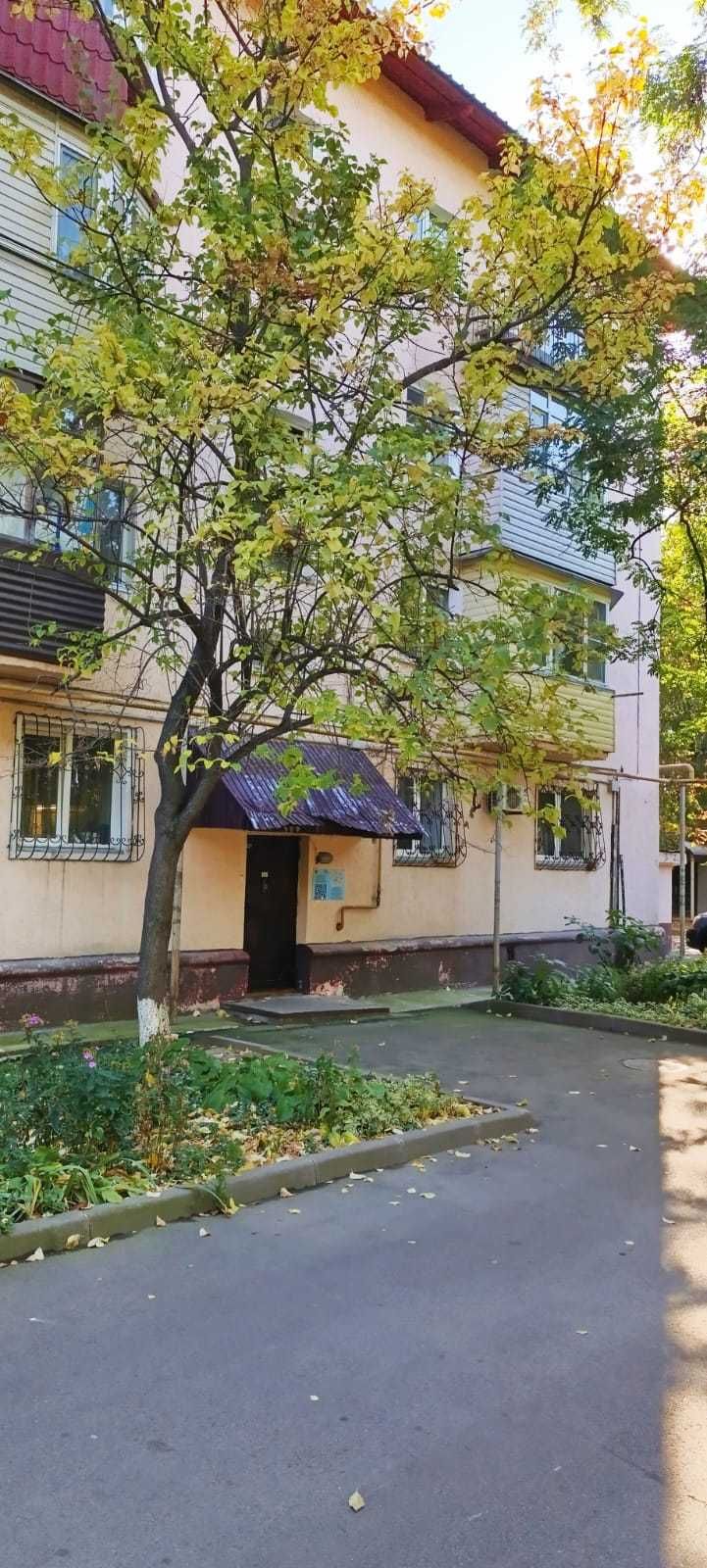 Продам трёхкомнатную квартиру в центре города Алматы (Айтеке би-Мира).