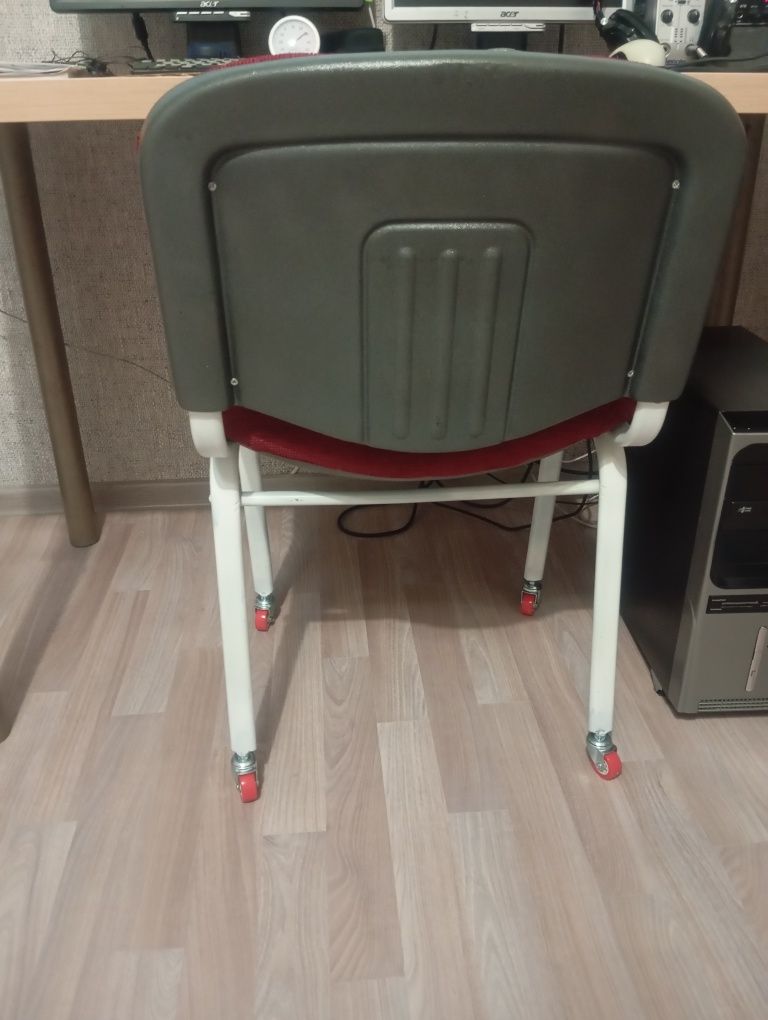 Стул офисный продается.
