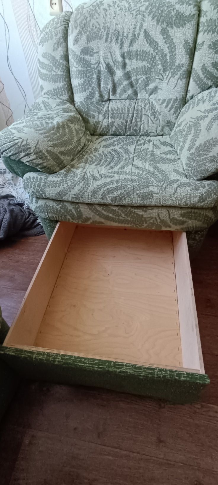 Продам мягкий раскладной диван и кресло