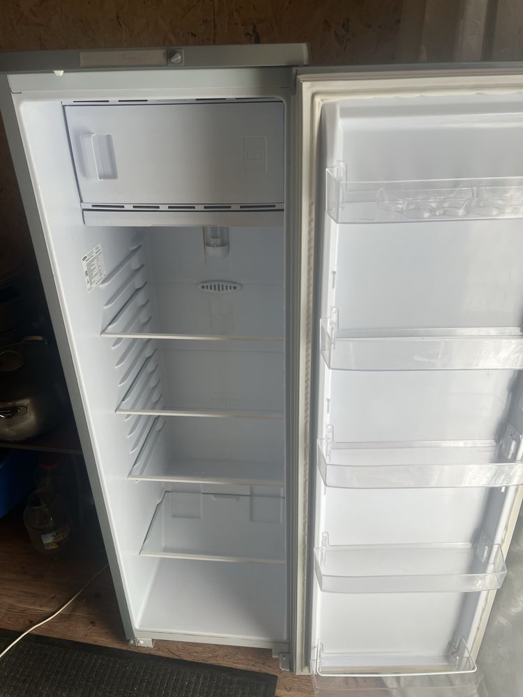 Продам холодильник Бирюса м107