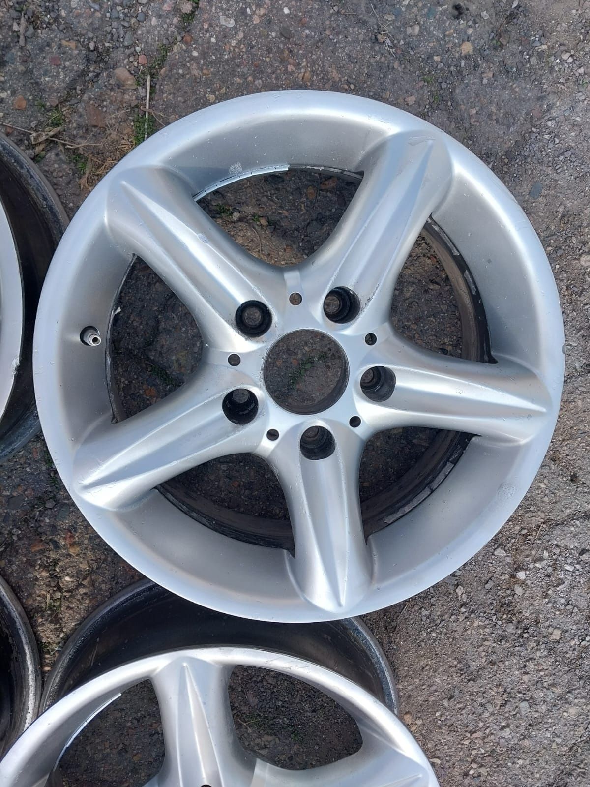 4 диска R15 на BMW. Торга нет.