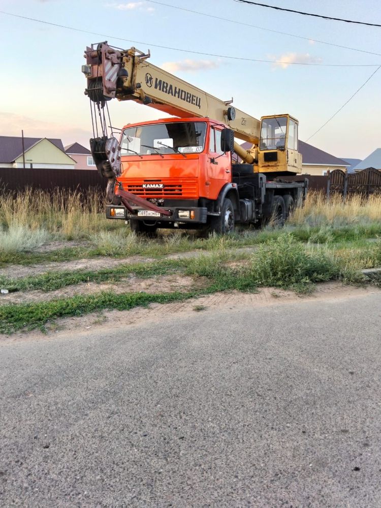 Кран автокран услуги г Уральск и зко грузоподьёмные работы