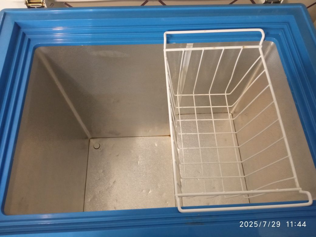 Морозильник продам
