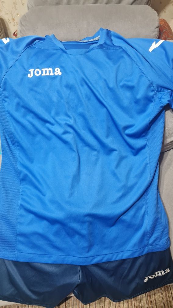 Продам футбольную форму, футболки