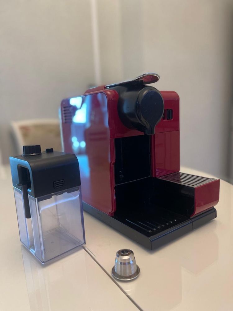 Кофемашина Delonghi nespresso EN 550.R