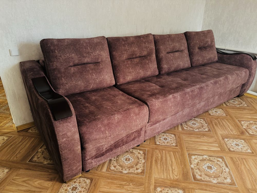 Продам диван в отличном состояний!
