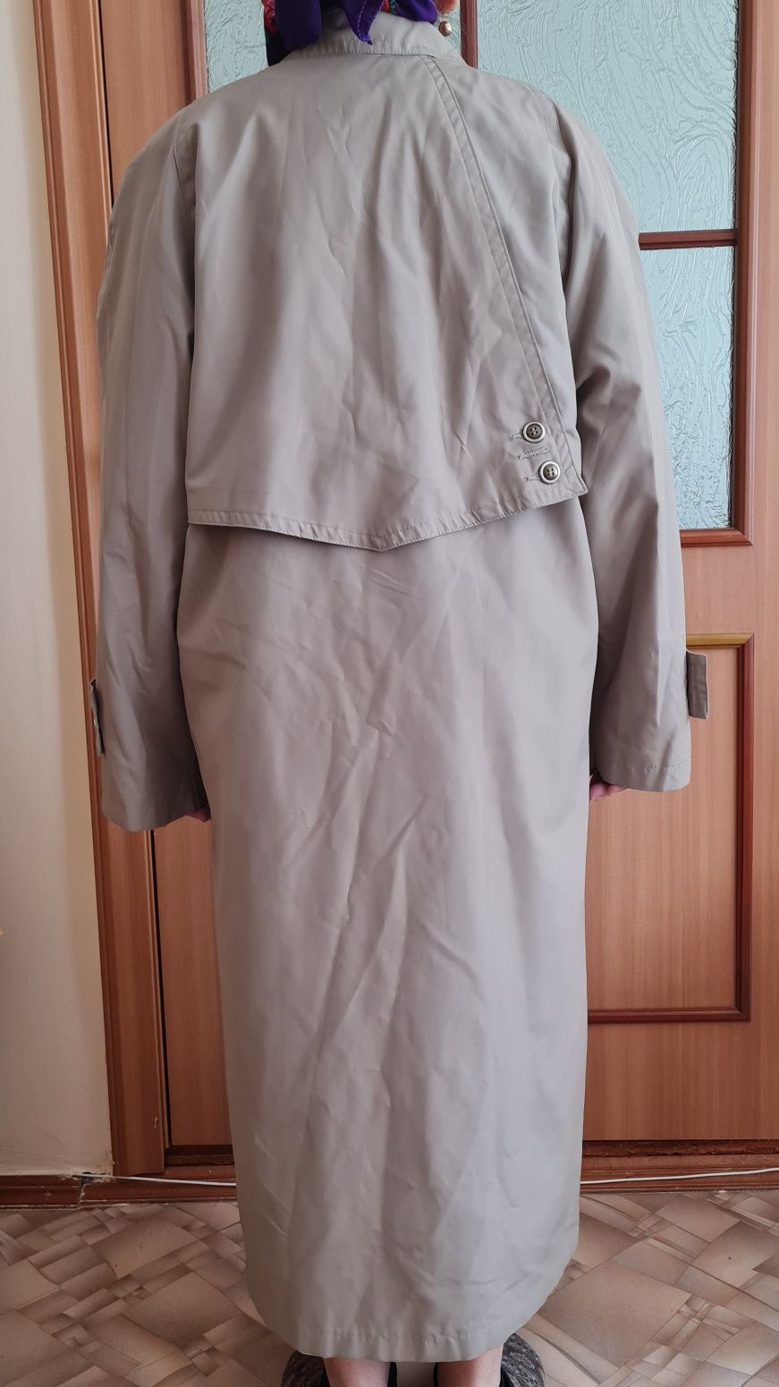Продается женский плащ