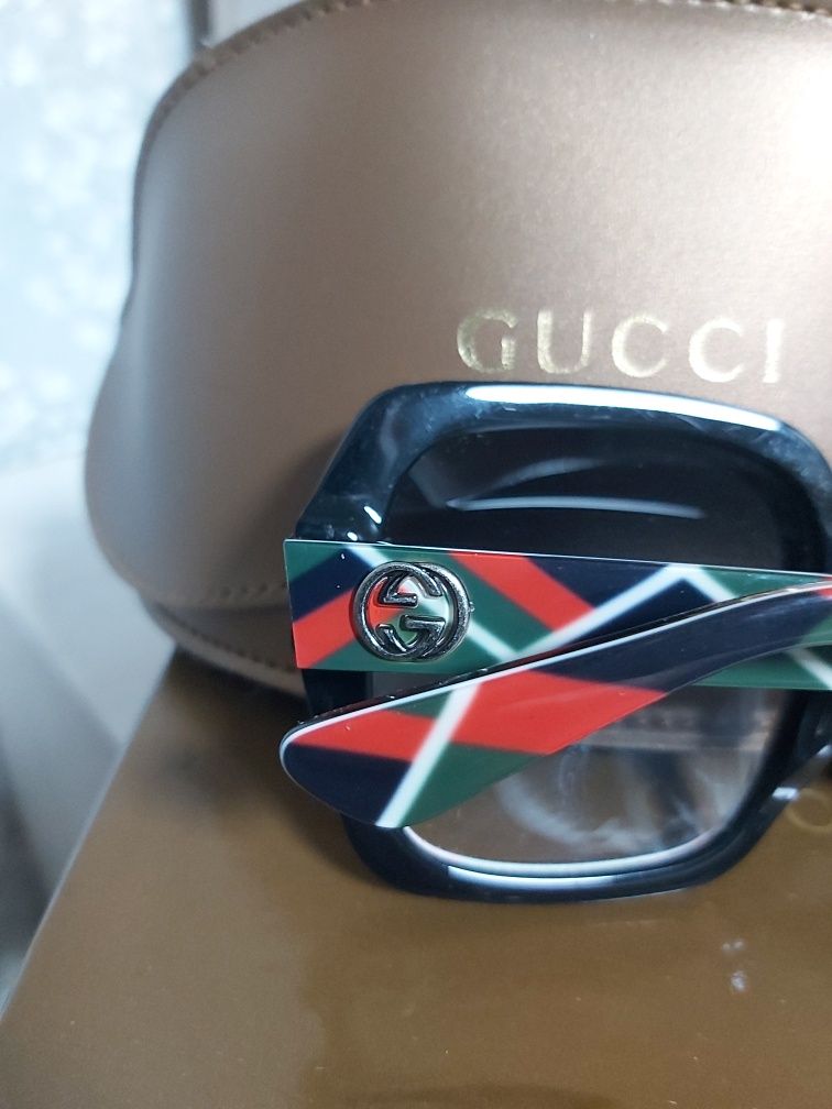 Очки солнцезащиные  Gucci