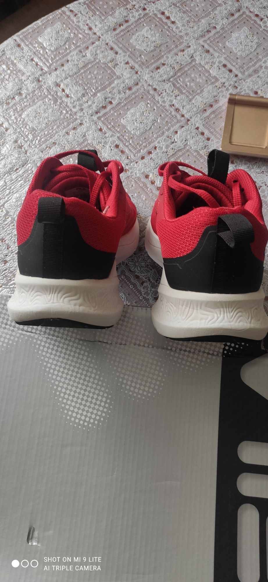 Продаются кроссовки Fila 43 размер.