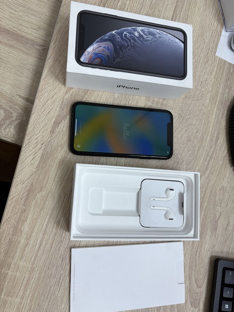 Продам Iphone XR 64