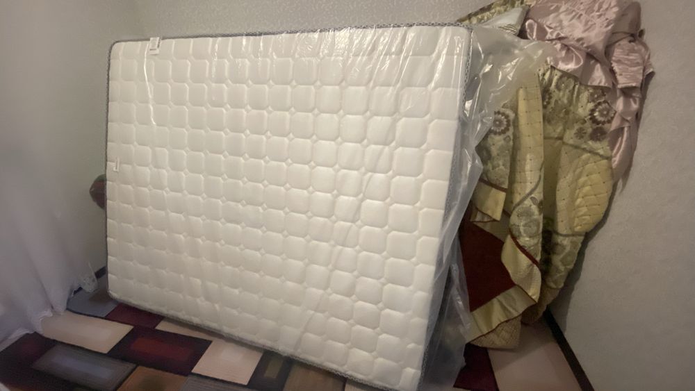 Продам матрац в отличном состоянии!!