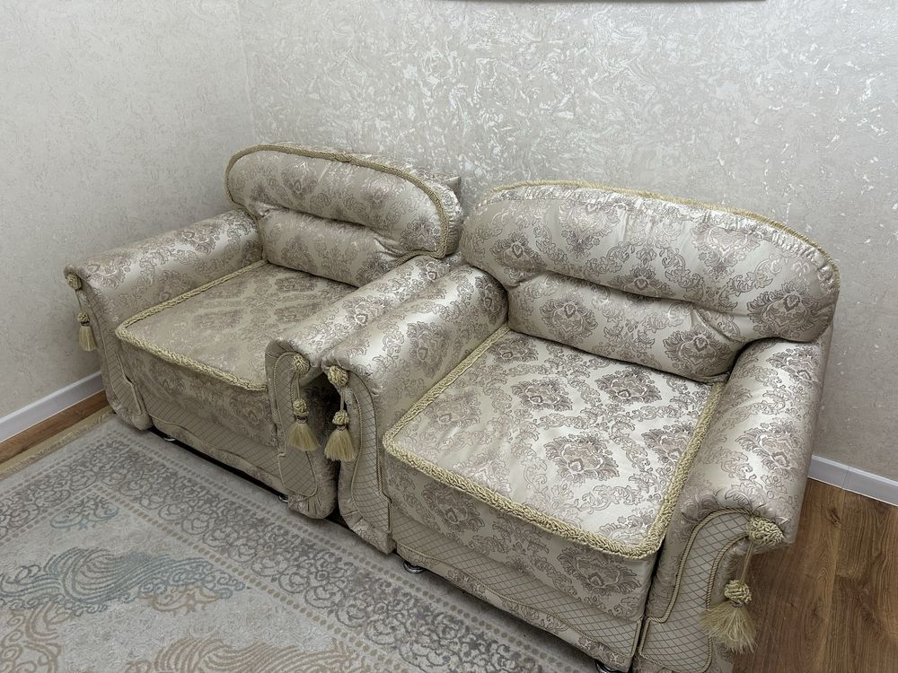 Продам диван с креслами