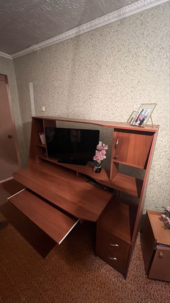 Продам компьютерный стол