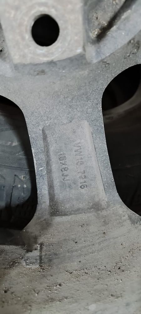 Диски 7716 VW16 с всесезонными шинами 255/55 R18 triangle почти новые