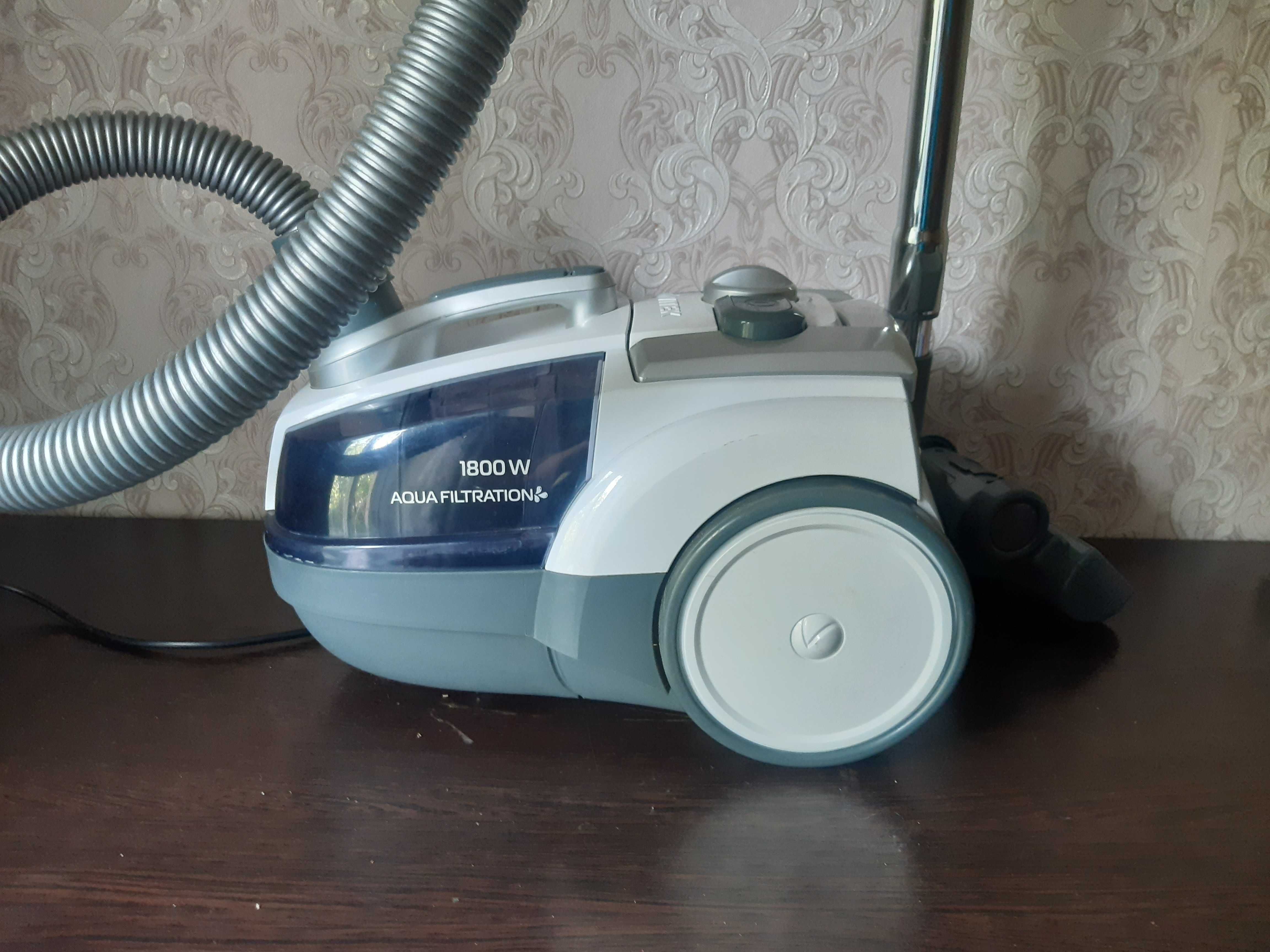 Пылесос vitek 1800w витек и samsung  читайте в описании