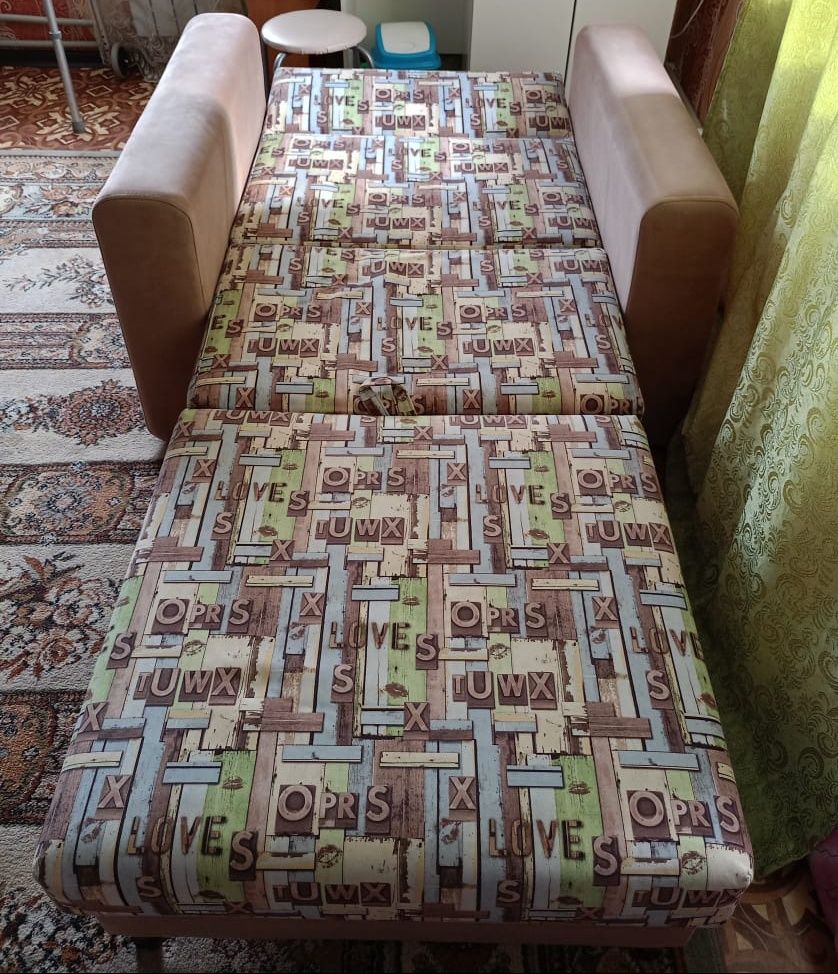 Әдемі жұмсақ мебель