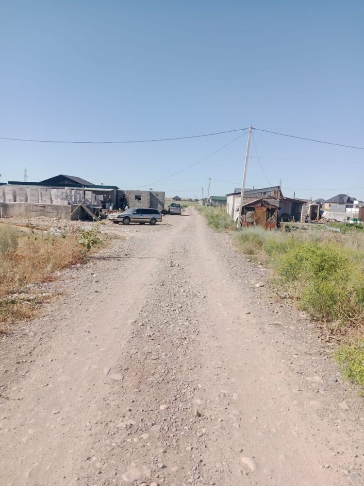 Продам участок с недостроеным домом