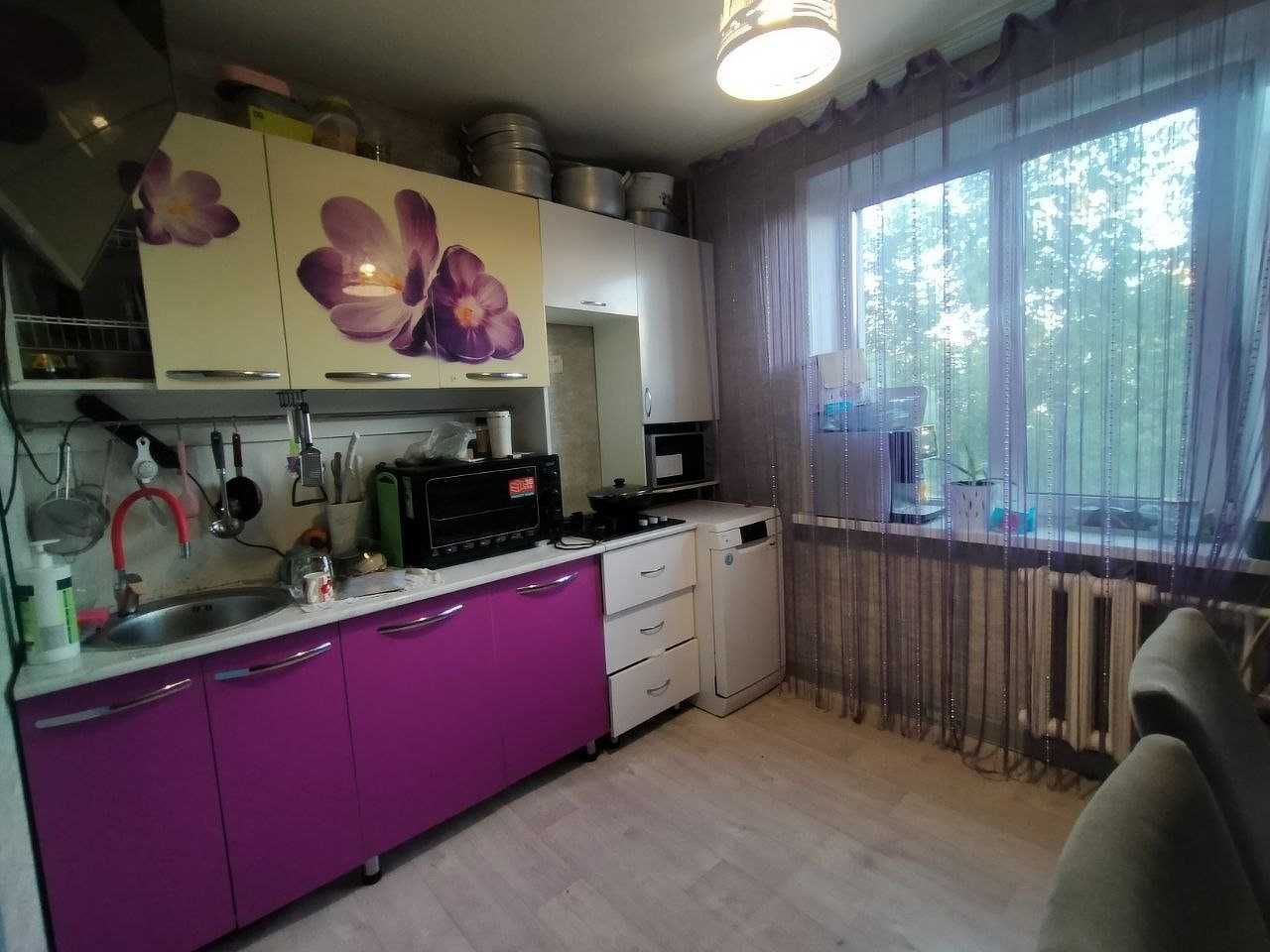 Продажа двухкомнатной квартиры в 19 м/р-не в доме 1993 г.п.