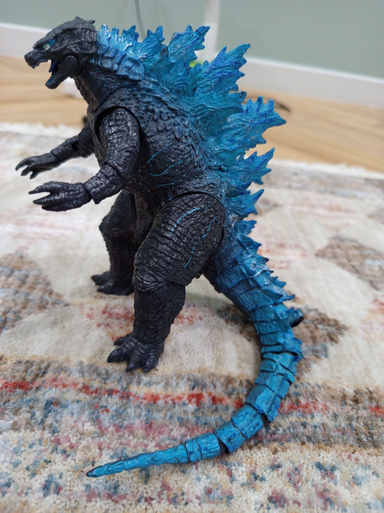 Продам фигурку Годзиллы от NECA в почти идеальном состоянии