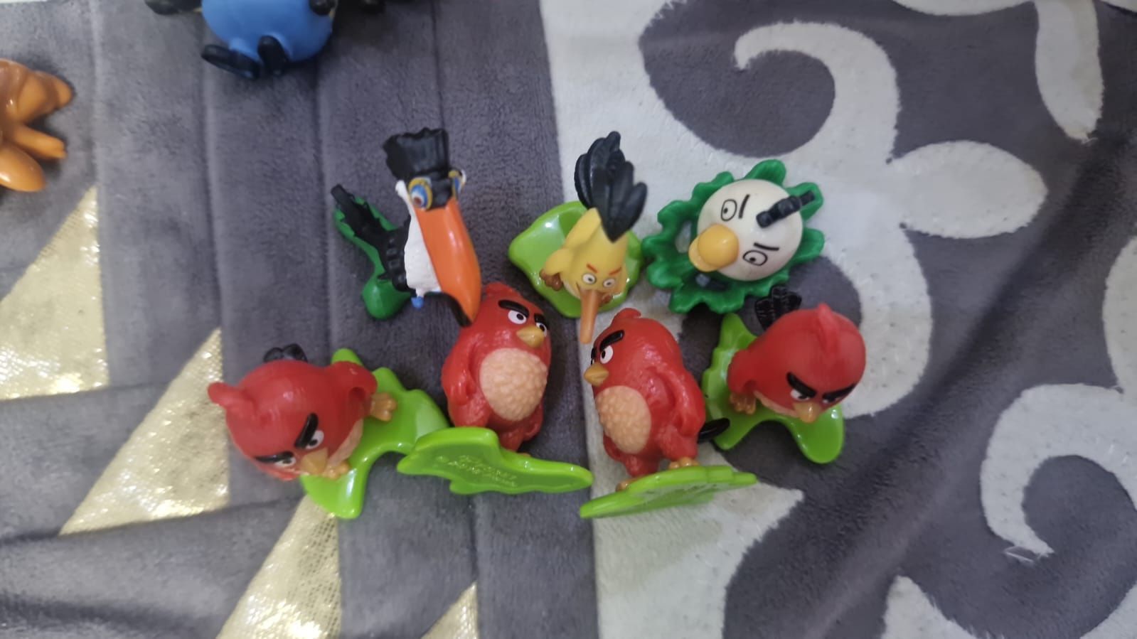Коробка игрушек Kinder и не только