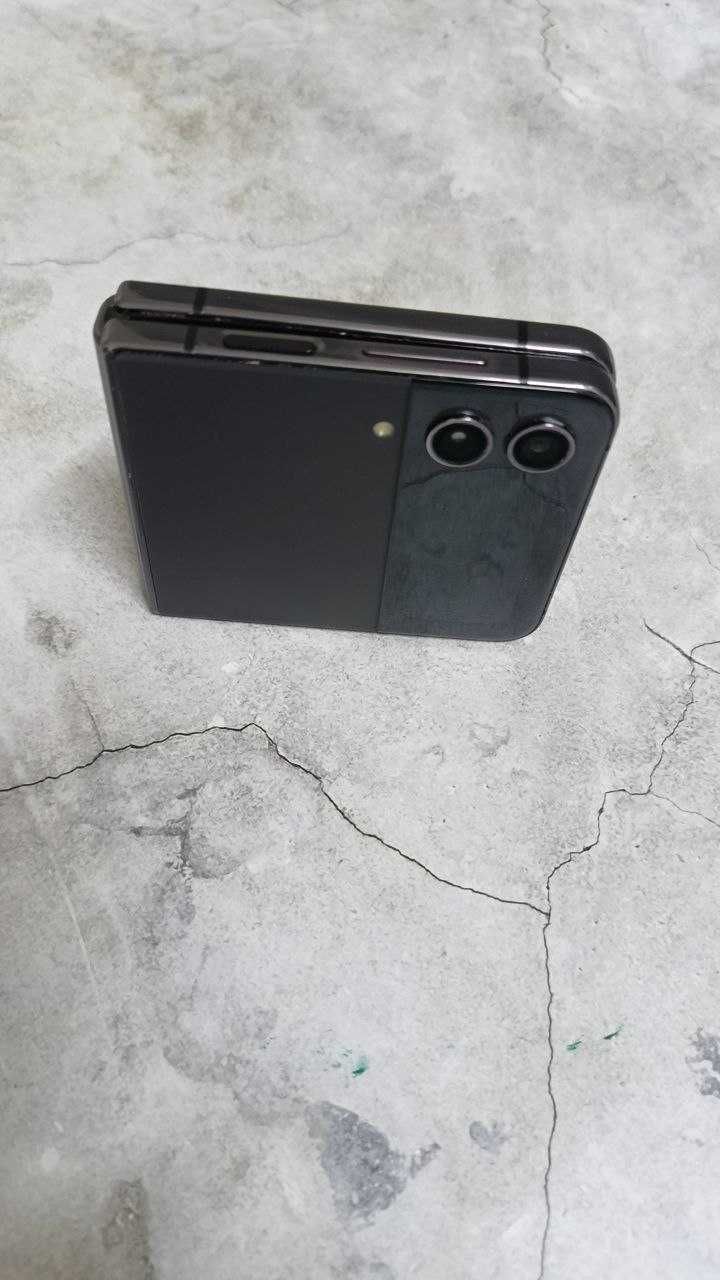 Samsung Galaxy Z Flip 4, 256Gb (Косшы,Республика,18Б) Лот 680614