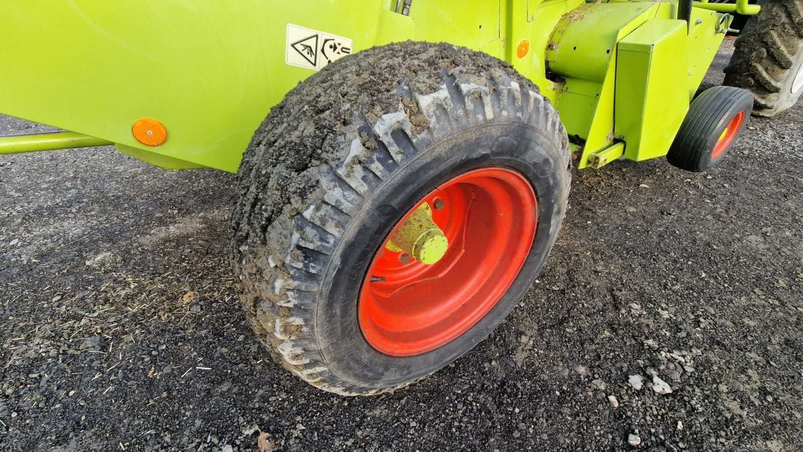 Рулонный пресс-подборщик Claas Rollant 46 в хорошем состоянии