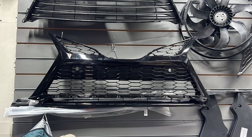 Решетка Camry 70/75  решетка в бампер решетка радиатора Камри 70/75