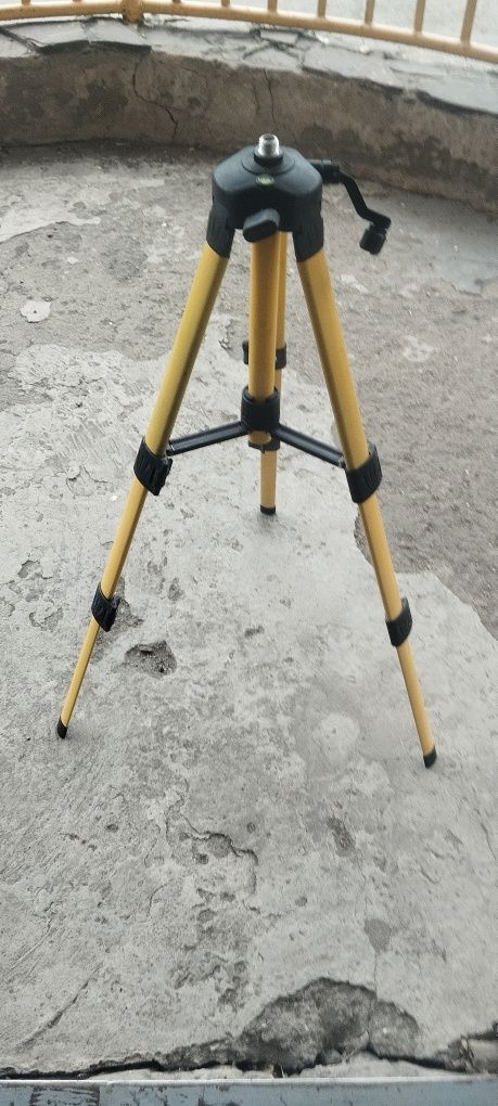 Продам штатив для лазерного уровня