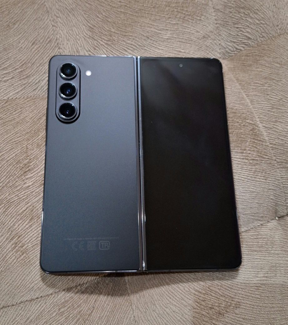 Samsung Galaxy Z Fold 5 на 1 TB память