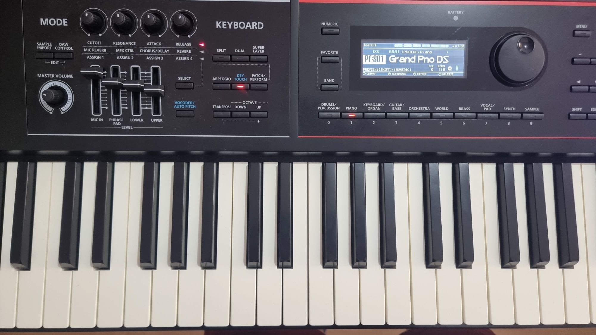 Продаю Roland ds88 Juno