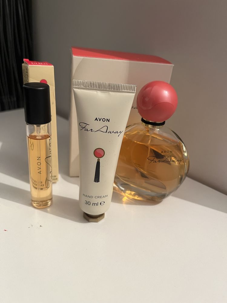 Продается, пафюмный набор Avon For Awey