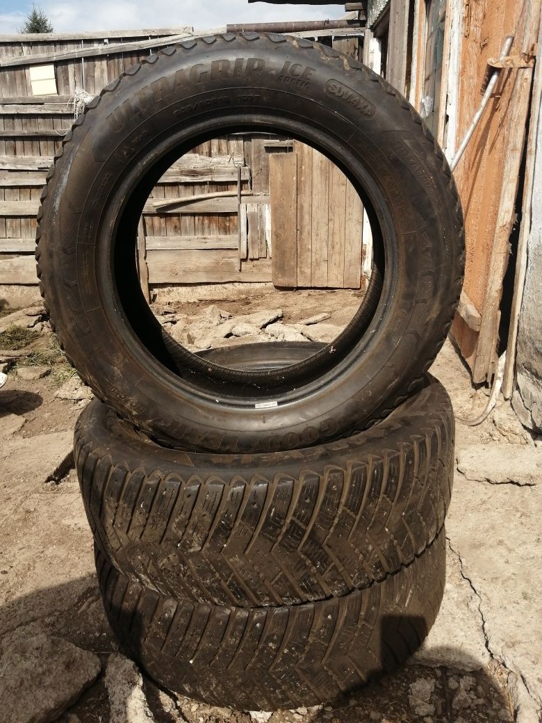 Продам зимние шины в отличном состоянии в количестве 3шт